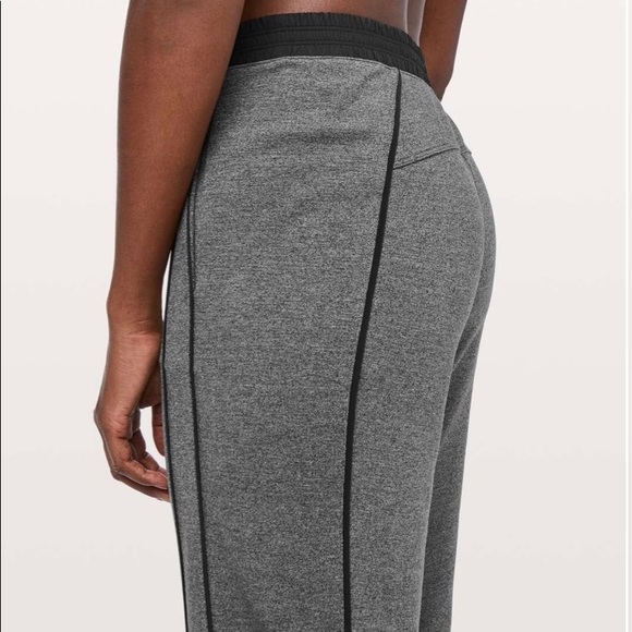 Lululemon Light Strides Crop Pants size 12 - Picture 9 of 10